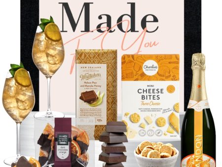 Chandon Spritz & Nibbles Hamper Online